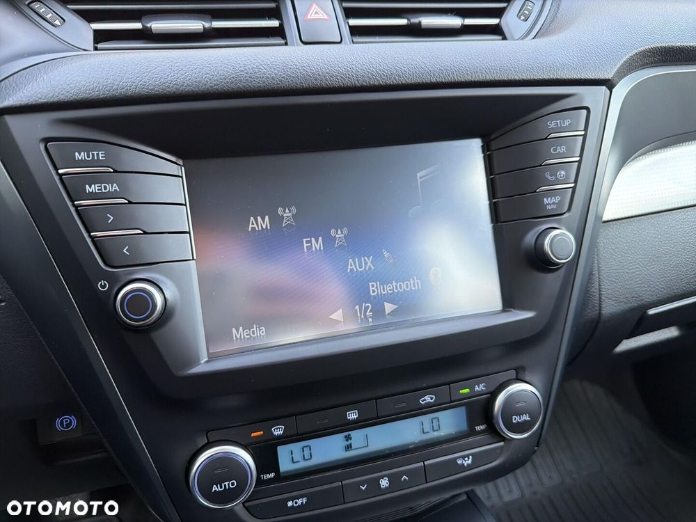 Toyota Avensis 2.0 D-4D Premium - 25