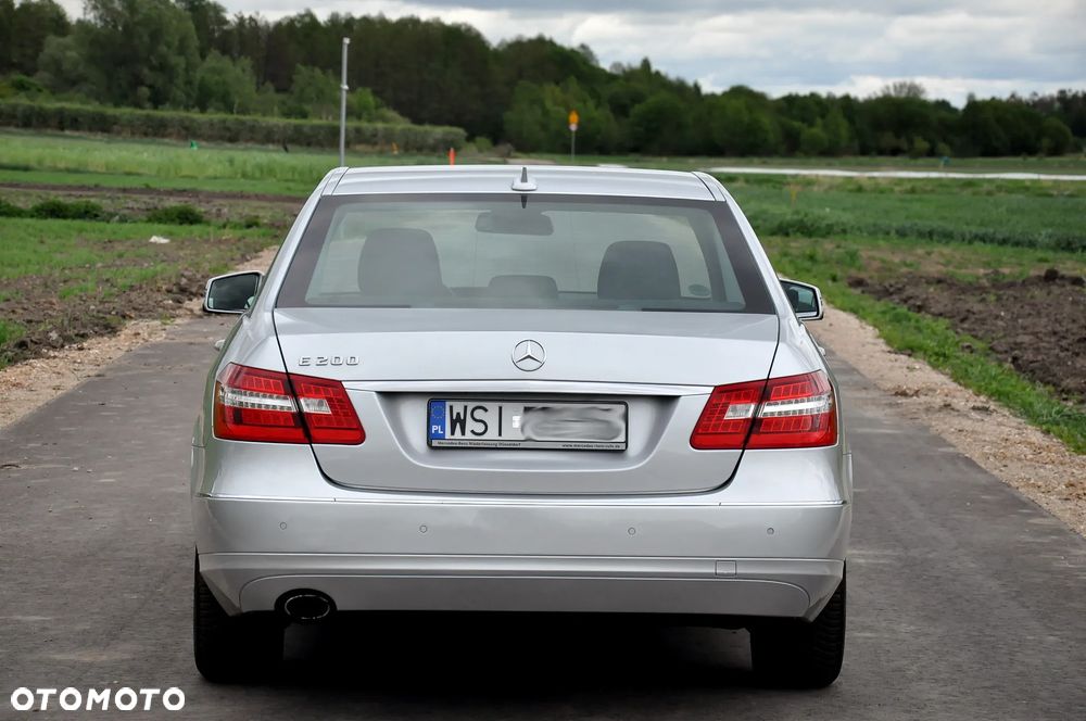 Mercedes-Benz Klasa E 250 CGI BlueEFFICIENCY 7G-TRONIC Elegance - 17