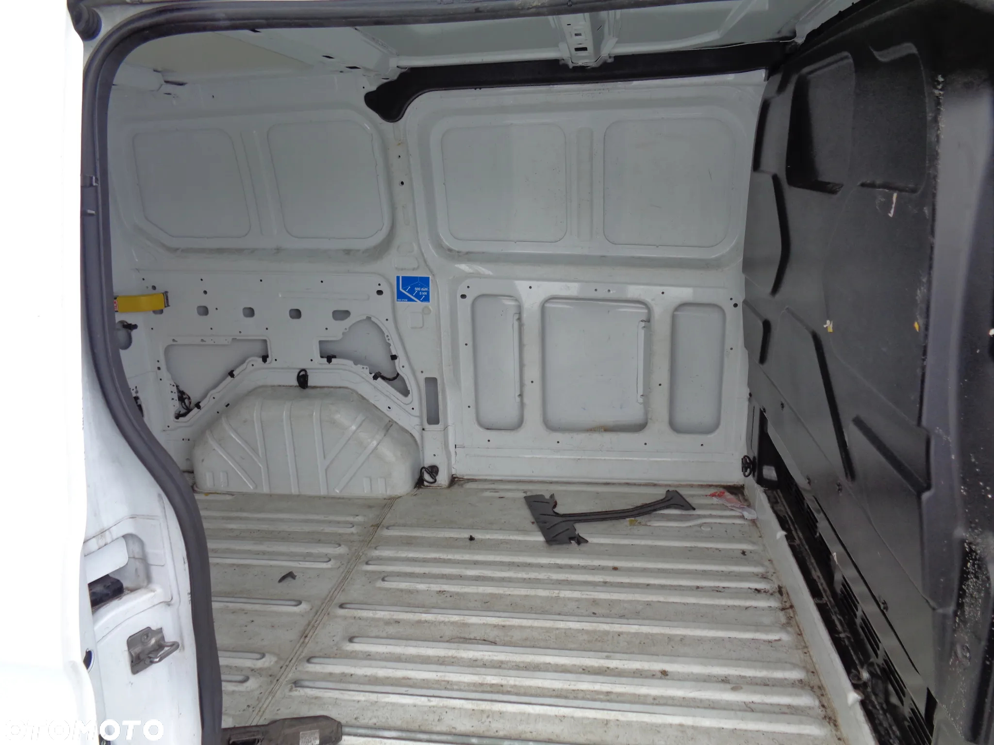 Ford TRANSIT CUSTOM - 12