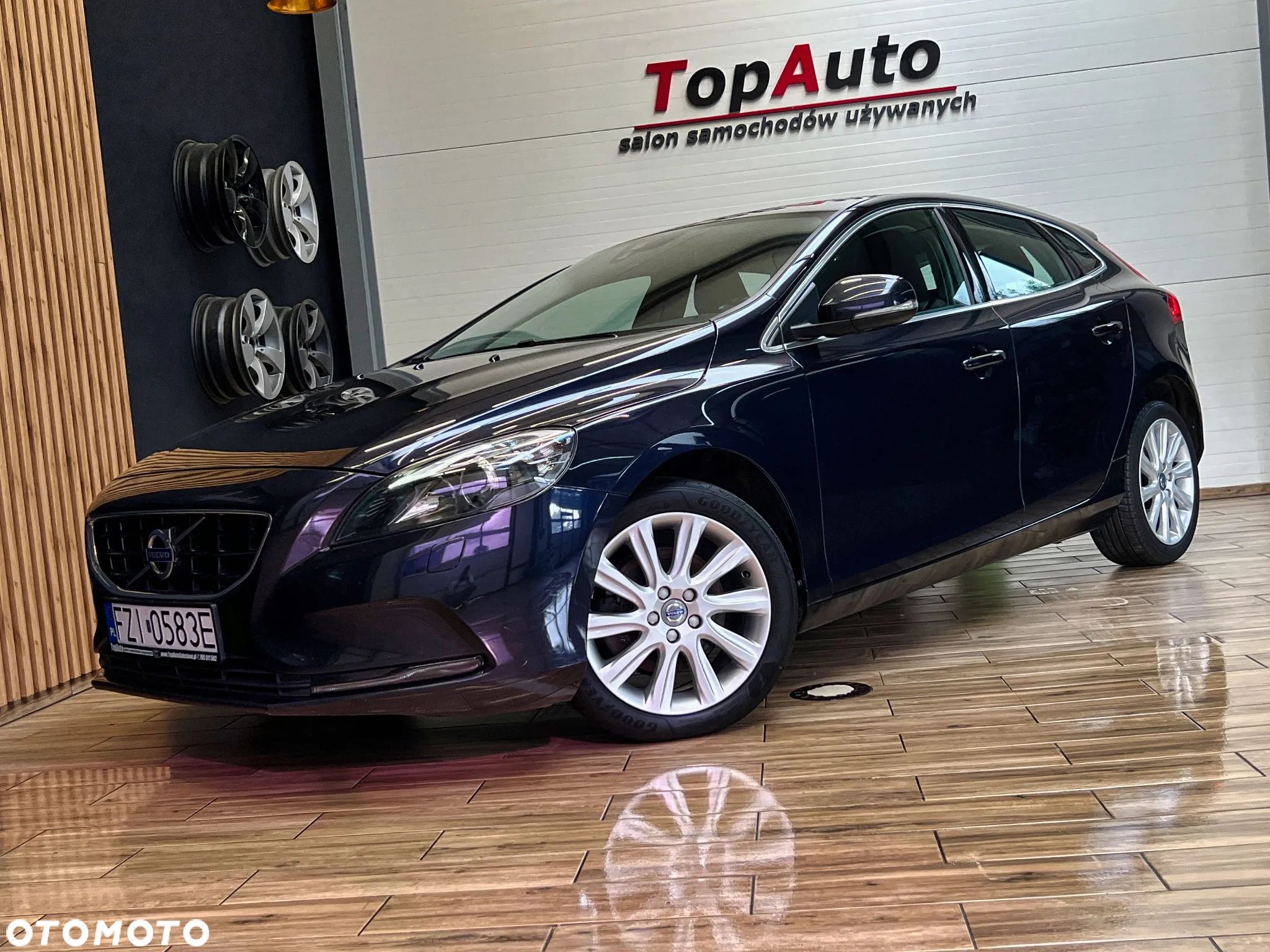 Volvo V40 D2 Drive-E Momentum - 1