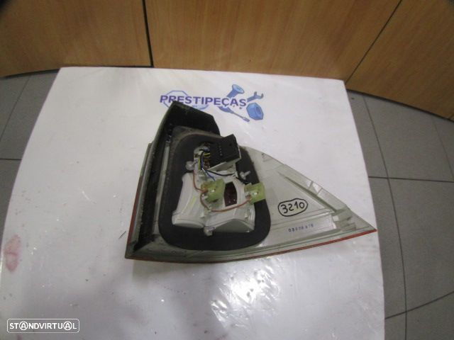 Farol Tras Stop3210 BMW E61 2005 520D 177CV 5P PRETO ESQ DEPO - 2