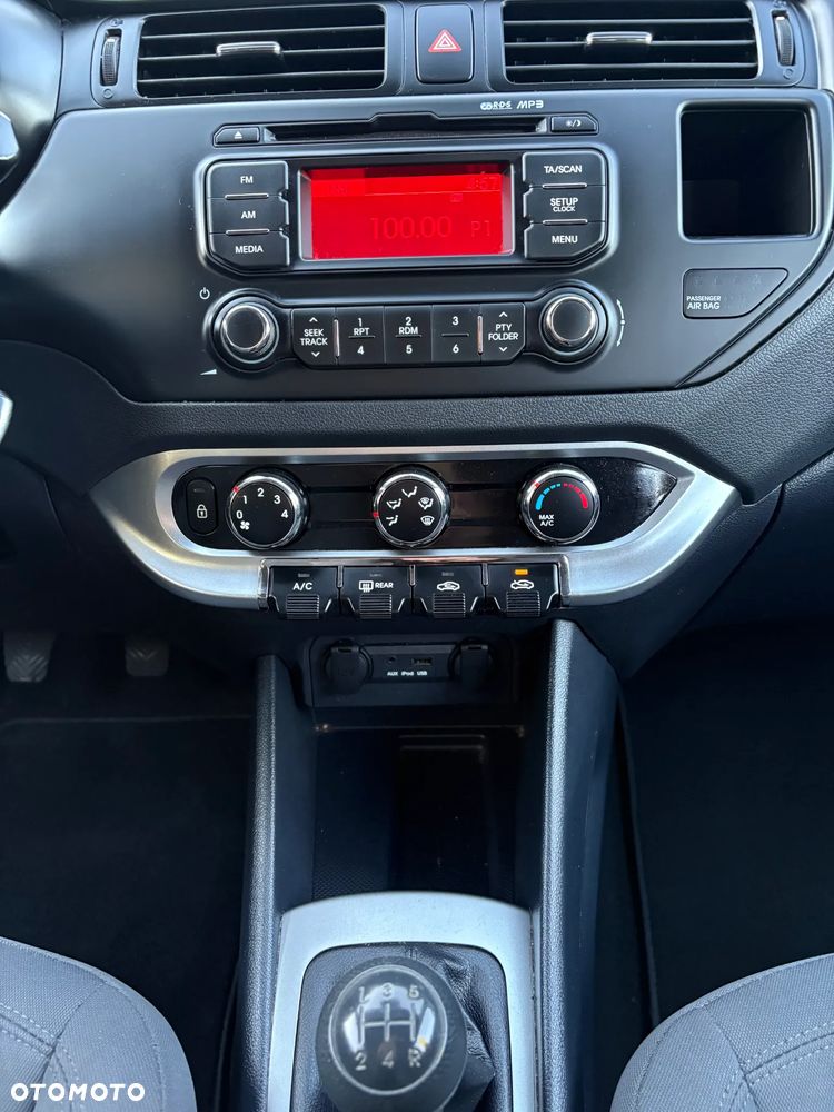 Kia Rio - 12