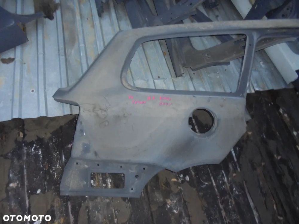 VOLKSWAGEN PASSAT B7 KOMBI POSZYCIE BŁOTNIK PRAWY TYŁ - 1