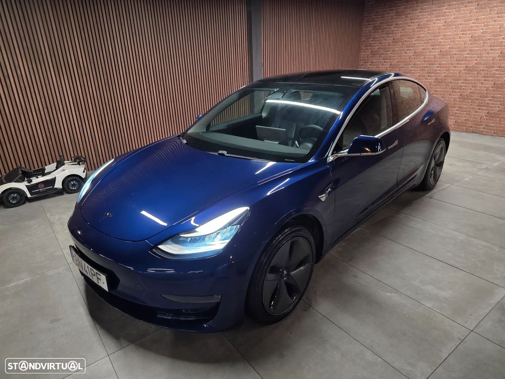 Tesla Model 3 - 4