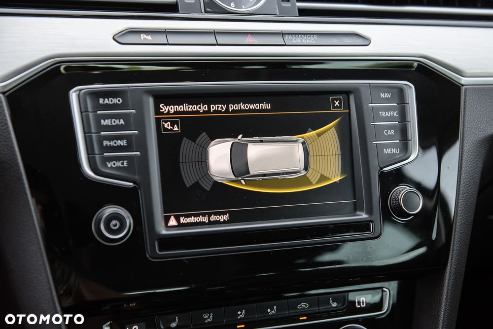 Volkswagen Passat Variant 2.0 TDI SCR DSG Highline - 23