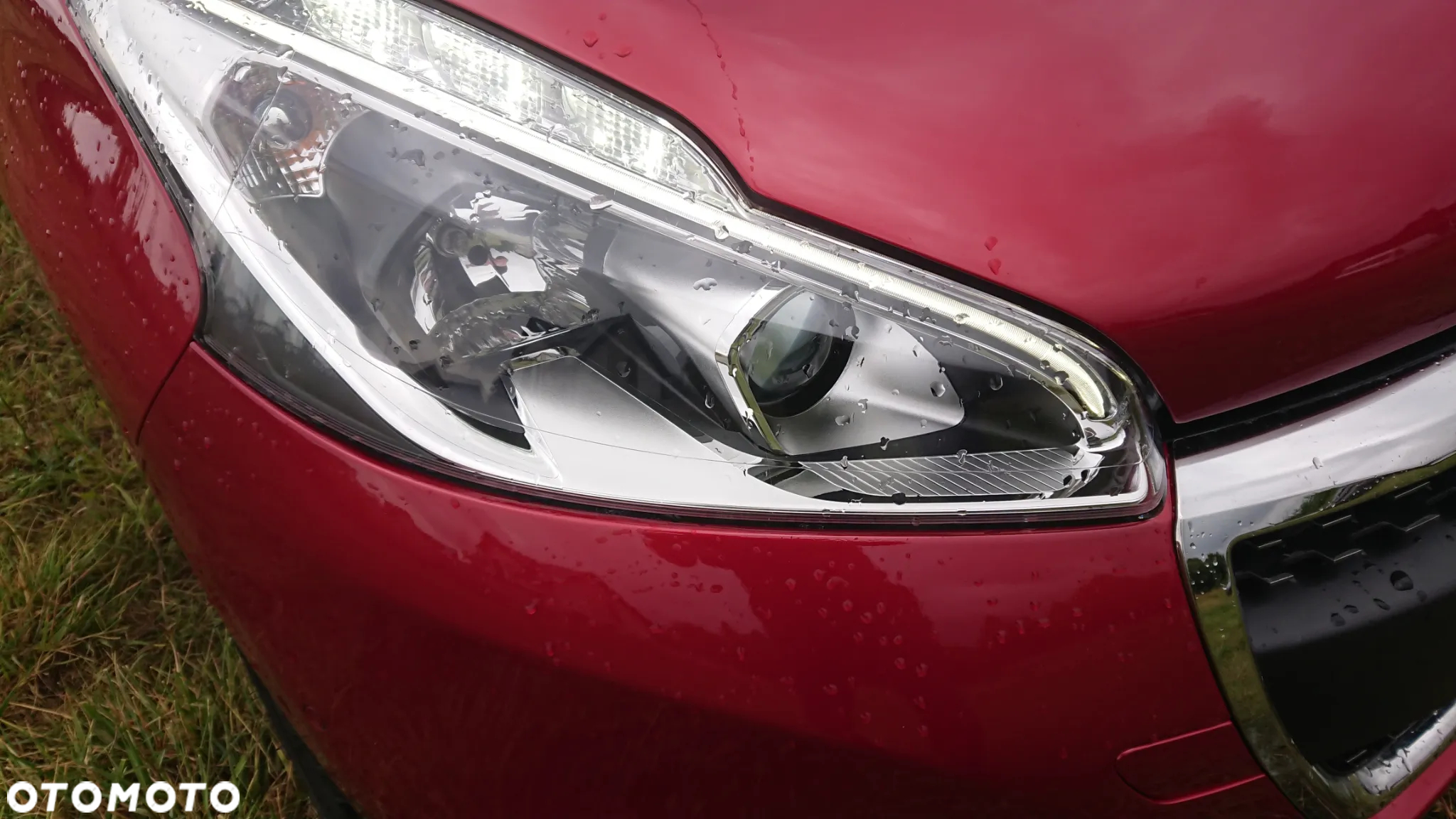 Peugeot 208 - 10