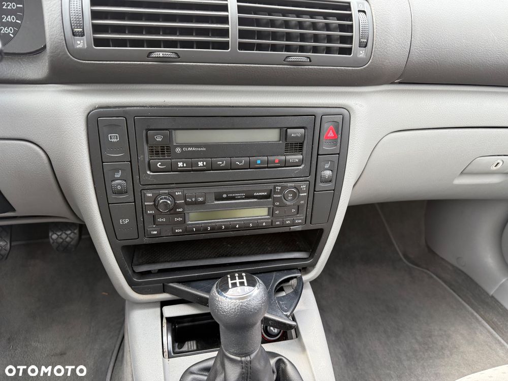 Volkswagen Passat 1.8 Comfortline - 4
