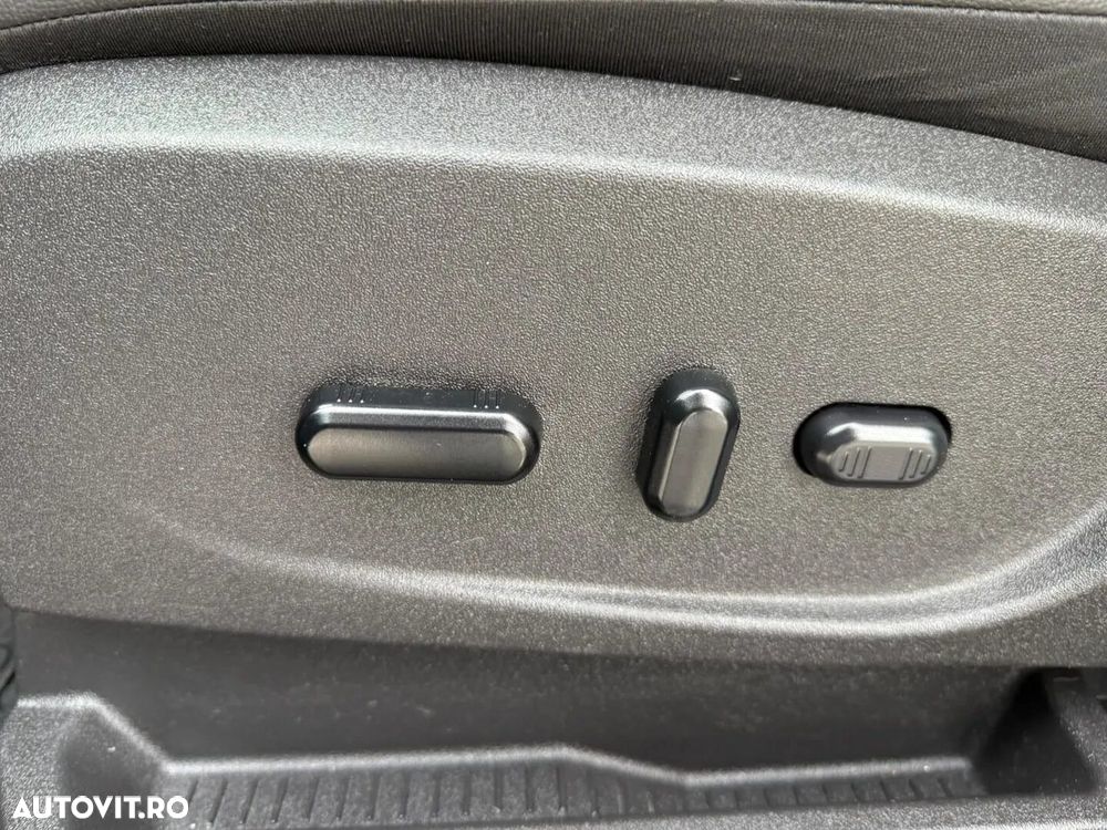 Ford Kuga - 27