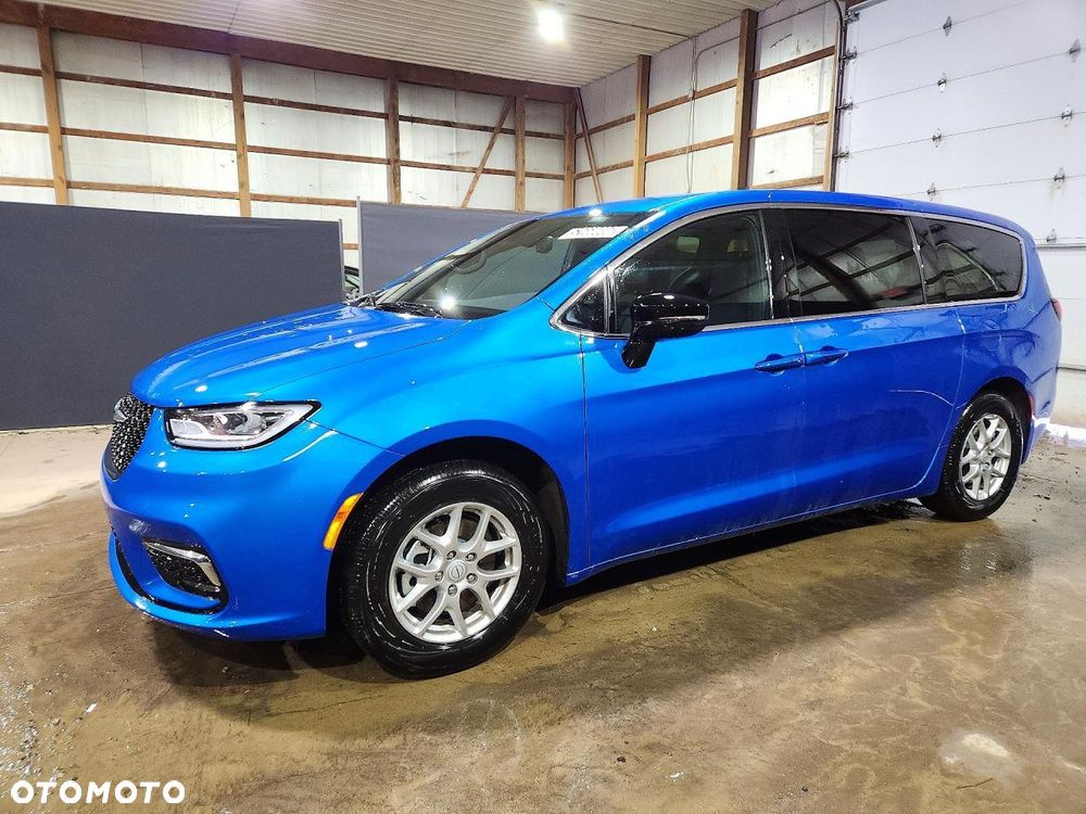 Chrysler Pacifica - 1