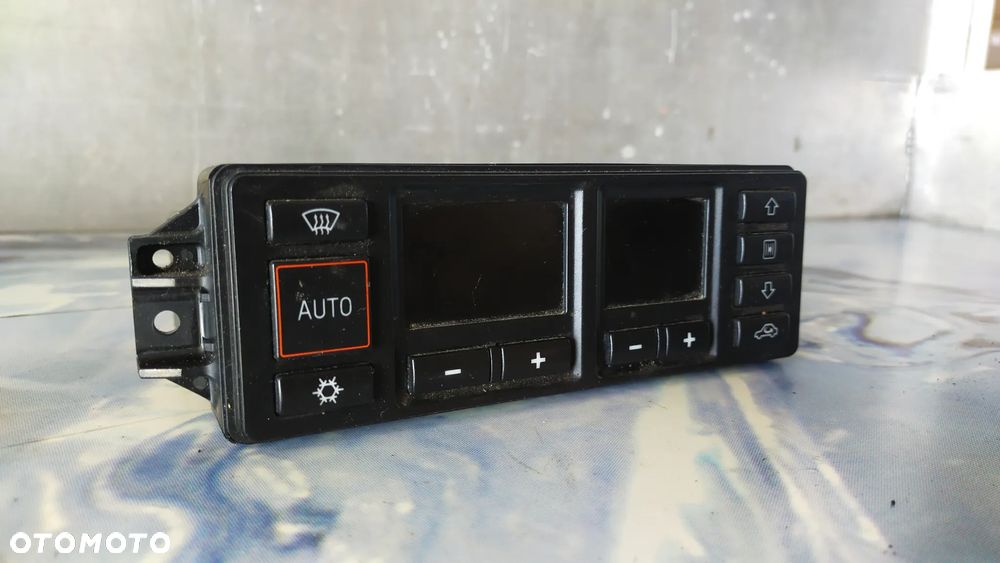 Panel klimatyzacji Audi A4 B5 HELLA 8L0.8200.43D, 5HB007608.04. - 1