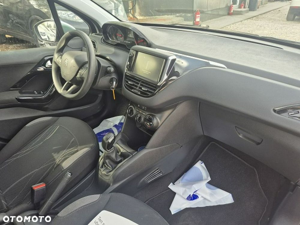 Peugeot 208 - 11