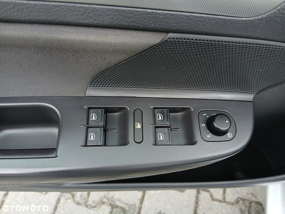Volkswagen Golf 2.0 TDI Highline - 13