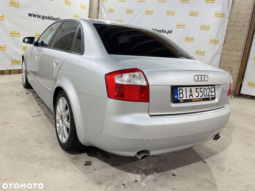 Audi A4 Limousine - 11