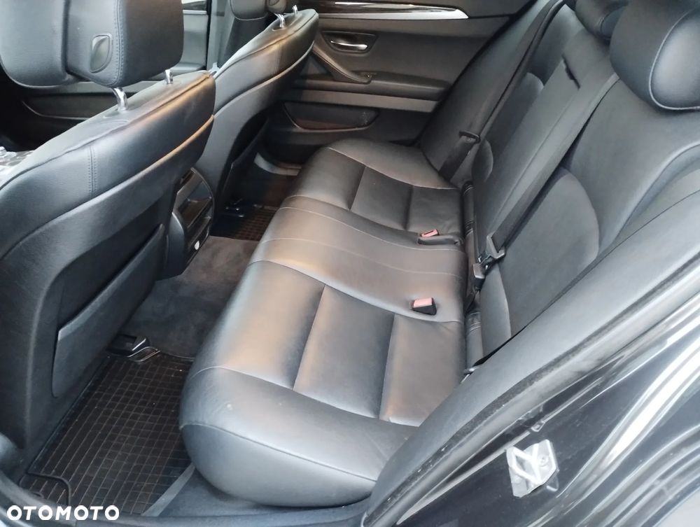 BMW Seria 5 535i Sport-Aut - 21