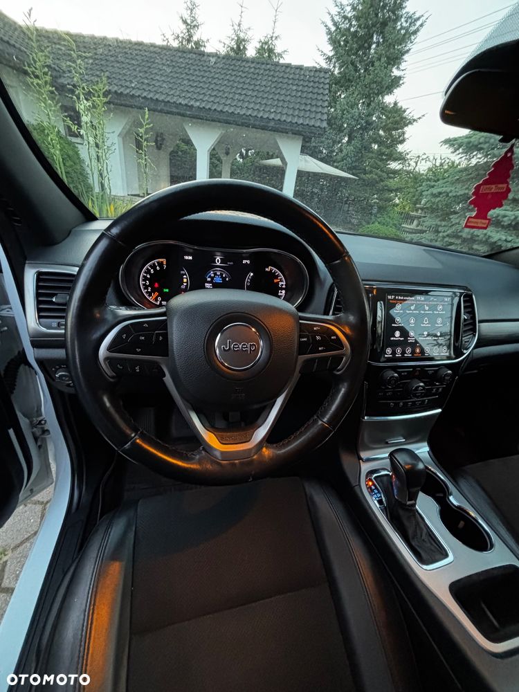 Jeep Grand Cherokee - 35