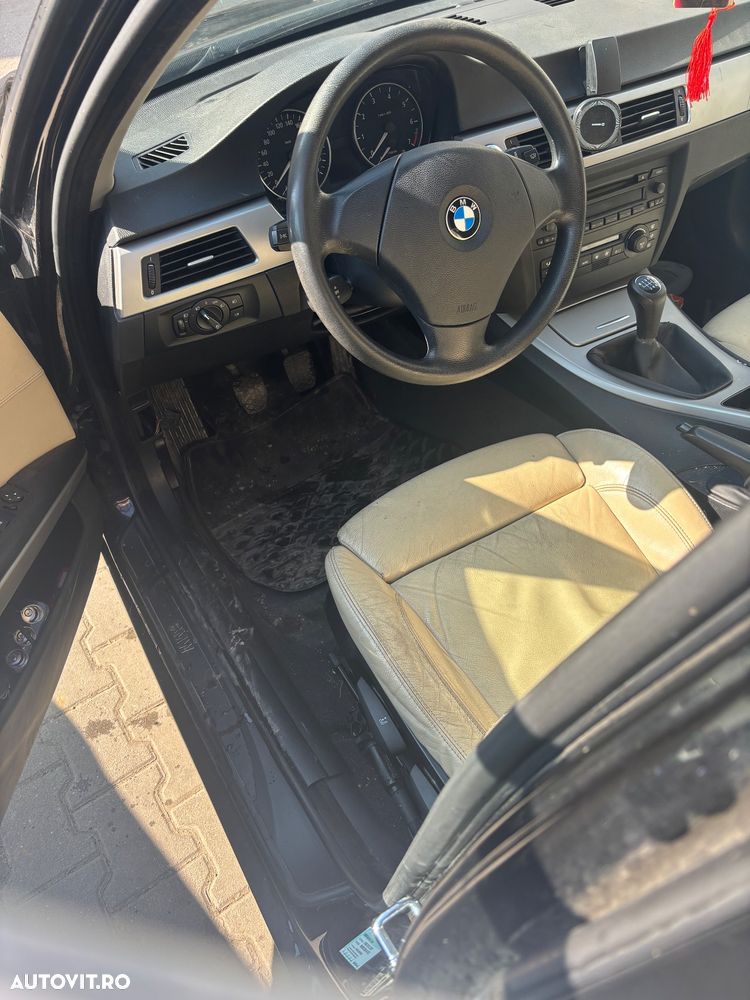 BMW Seria 3 320i - 1