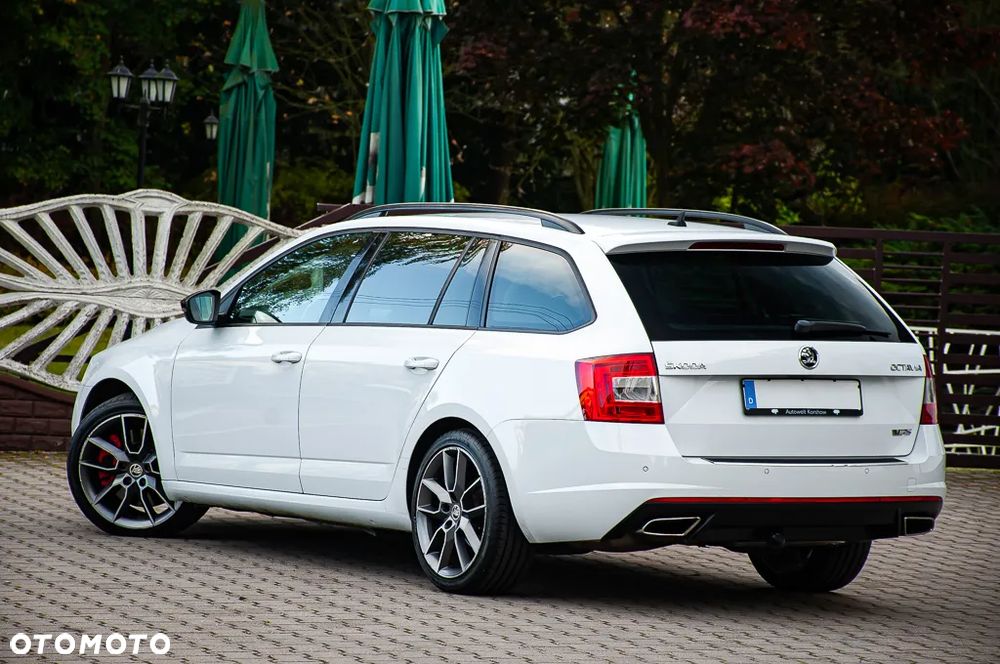 Skoda Octavia Combi 2.0 TDI DSG RS - 26