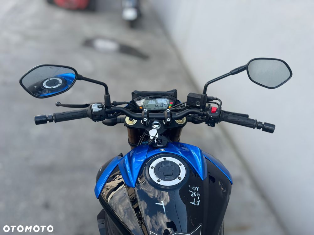 Suzuki GSX - 11