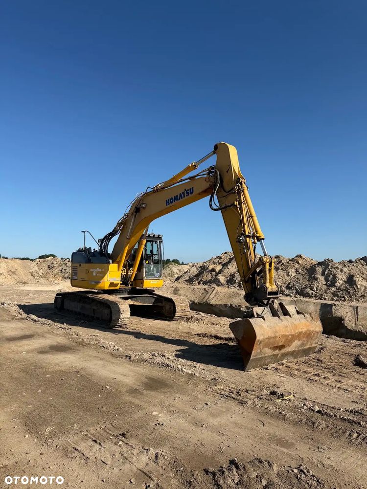 Komatsu 228 - 1