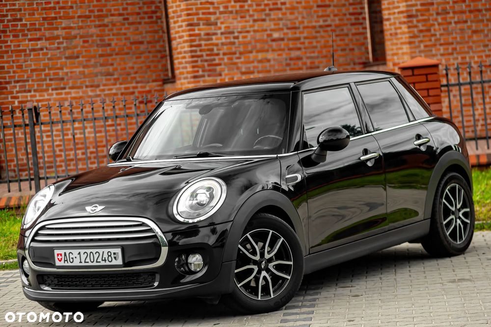 MINI Cooper Essential Trim - 2