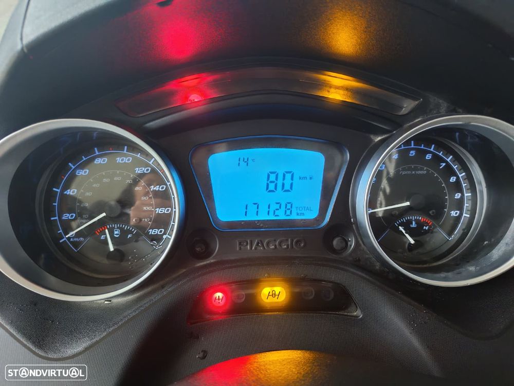 Piaggio MP3 300 S - 6