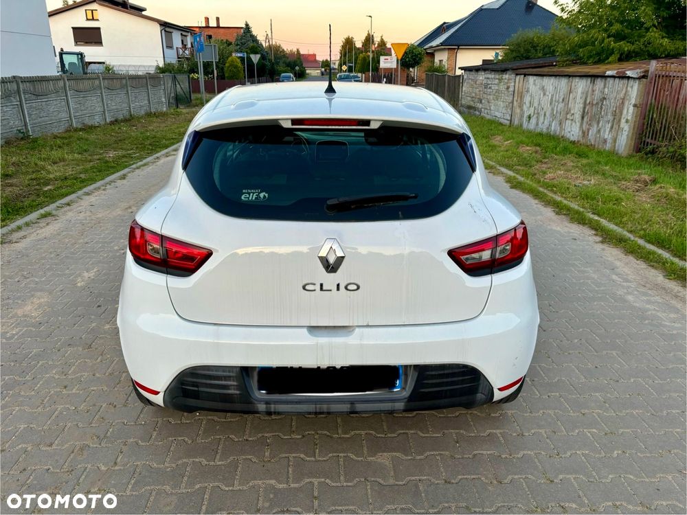 Renault Clio 1.2 16V 75 Life - 8