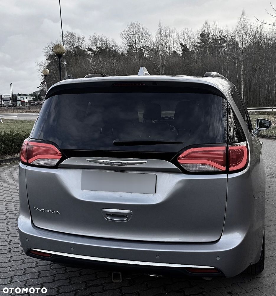 Chrysler Pacifica - 5