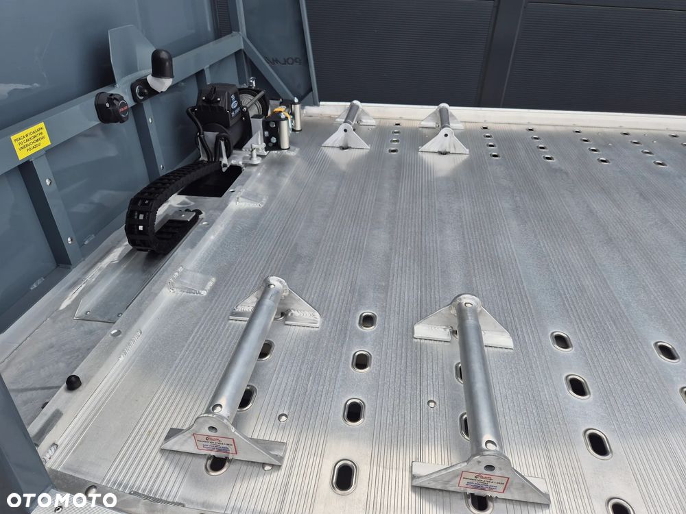 Mercedes-Benz Sprinter - 11
