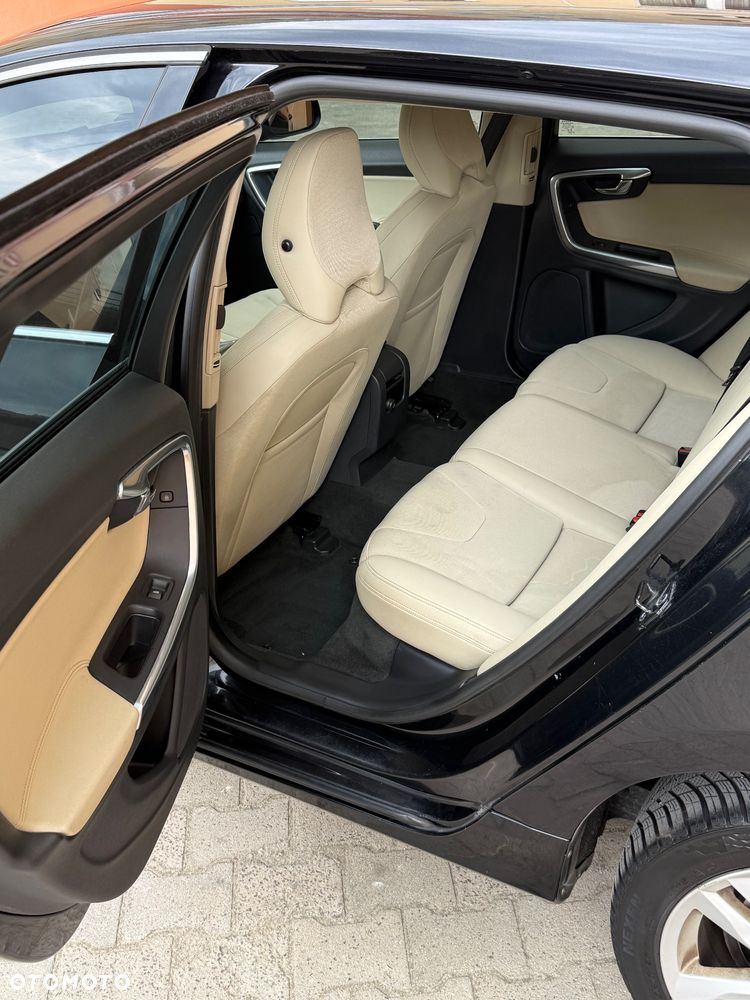 Volvo V60 D4 Momentum - 11