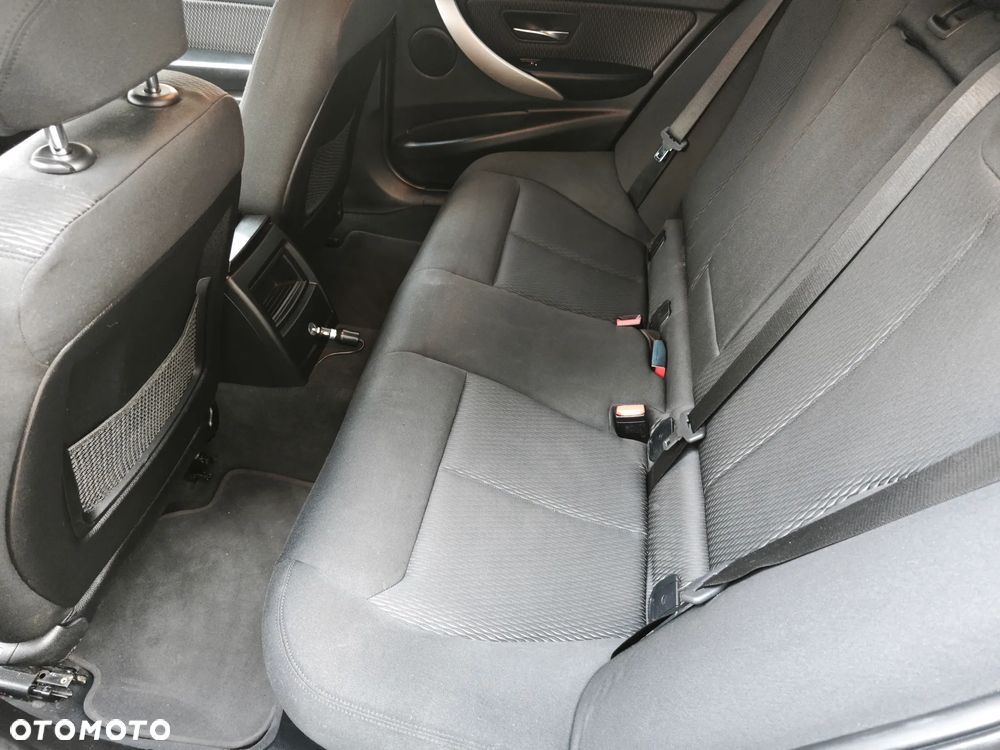 BMW Seria 3 316d Touring - 16