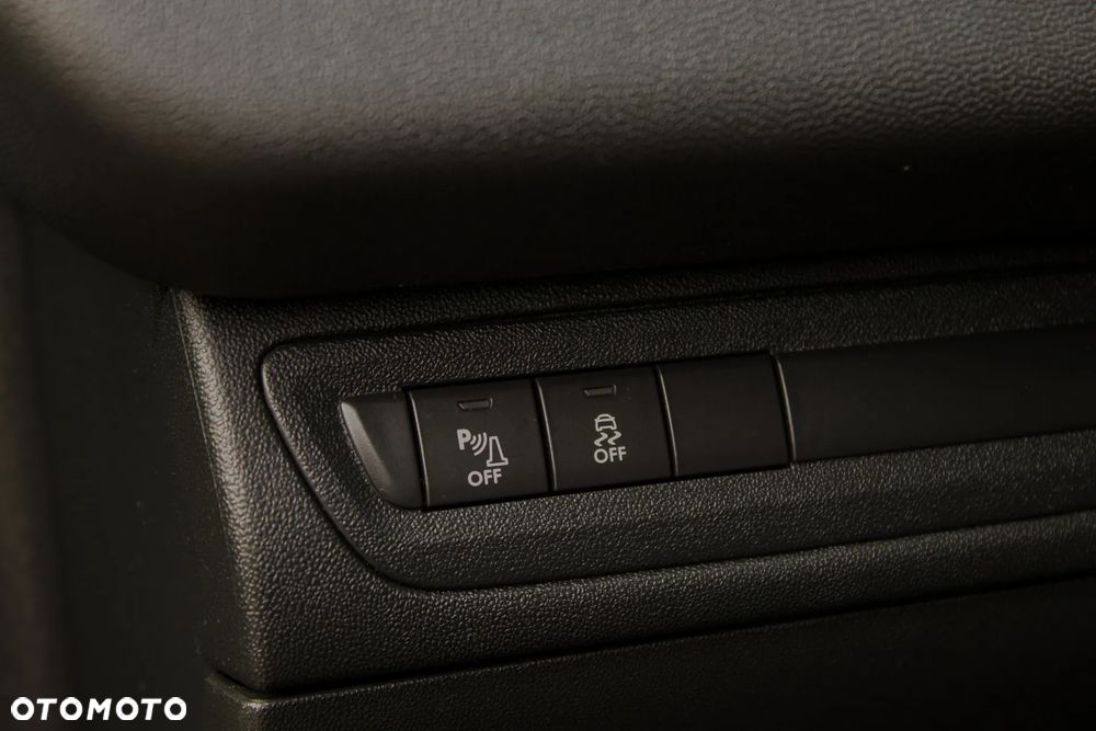 Peugeot 208 - 32
