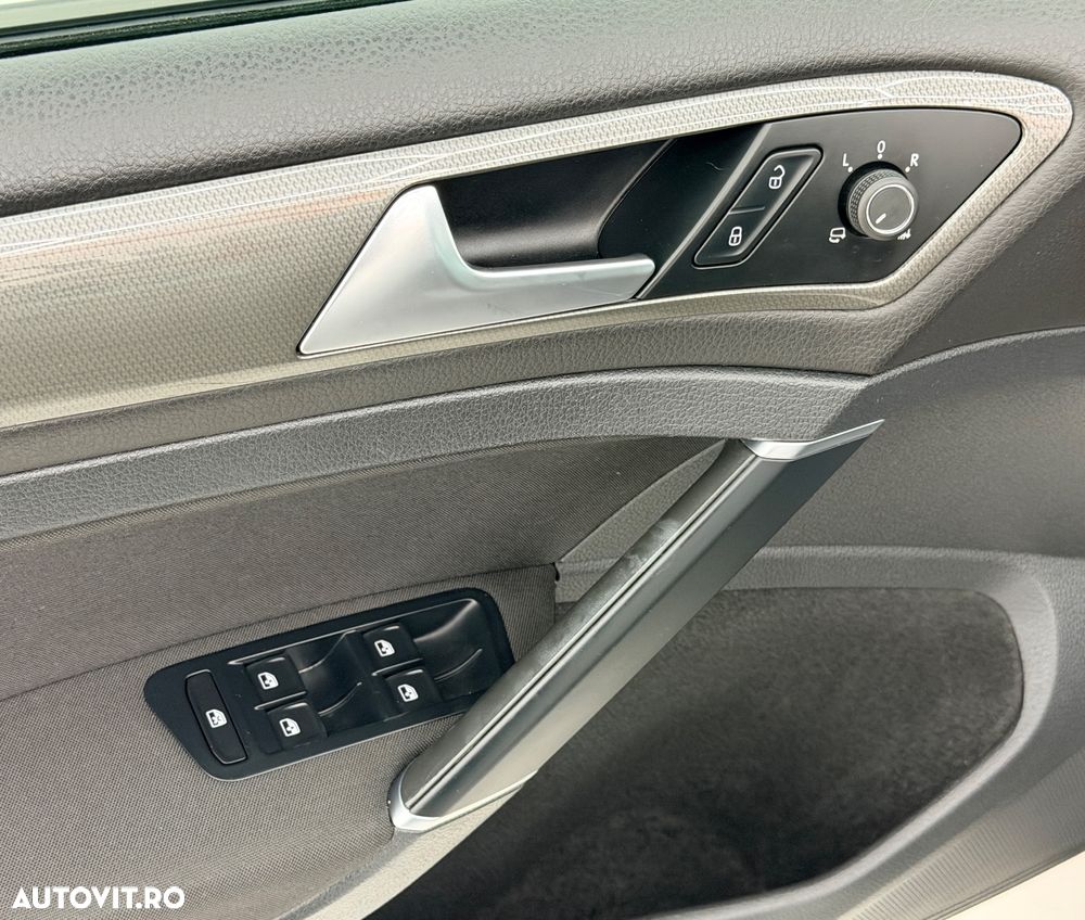 Volkswagen Golf Variant 1.6 TDI DSG Join - 16