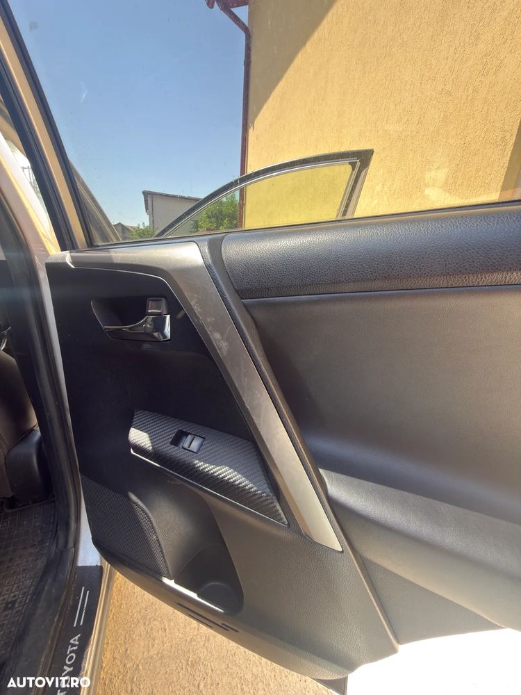 Toyota RAV4 2.2 D-4CAT 4WD Aut Luxury - 34