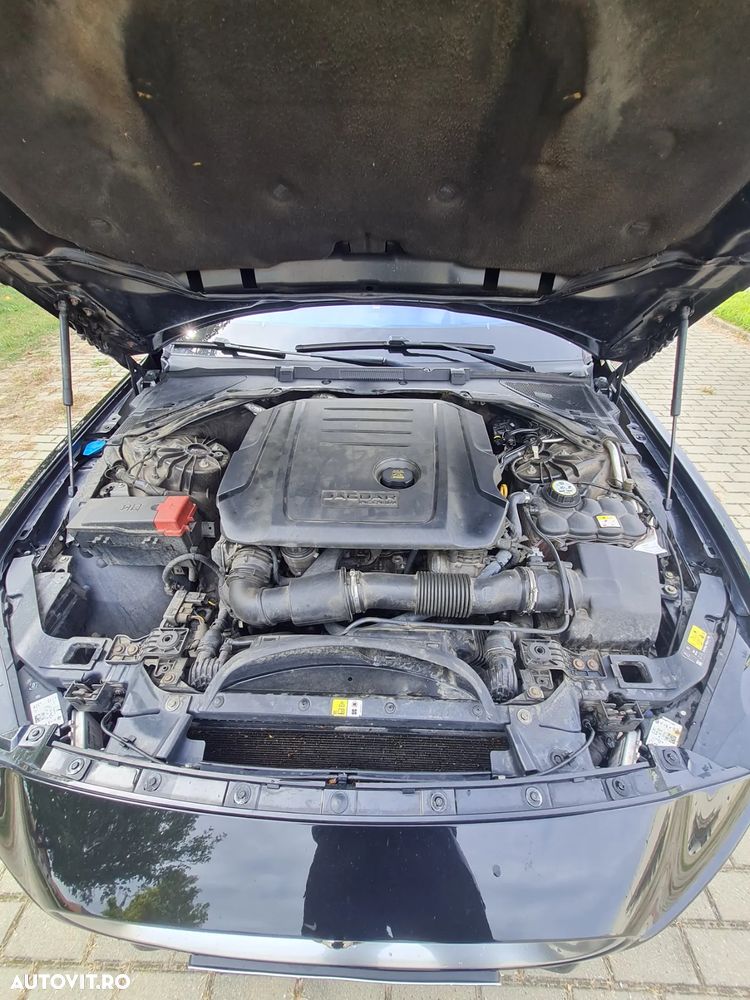 Jaguar XE 2.0 R-Sport - 19