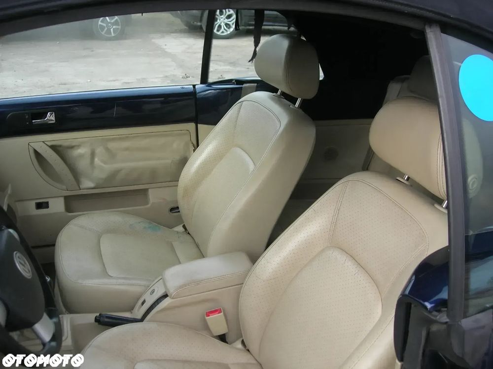 Volkswagen New Beetle - 13