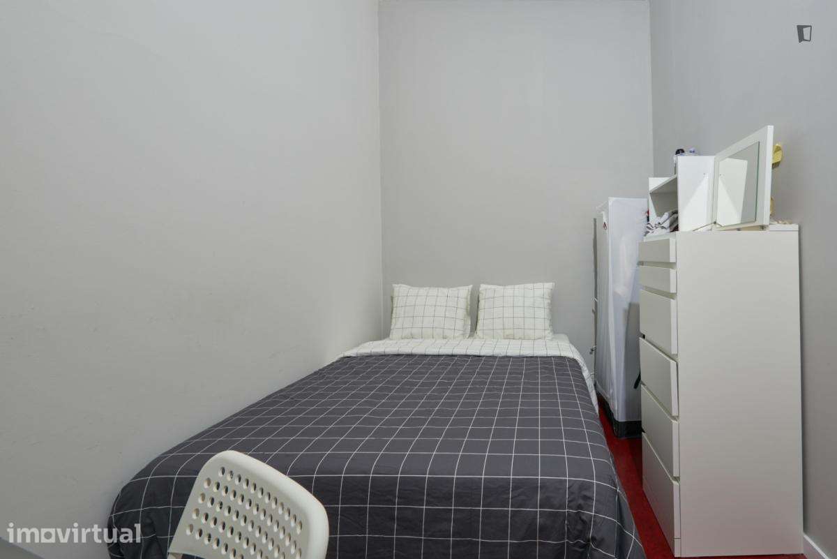 Quarto - localizado em Entrecampos Lisbon - Grande imagem: 4/12