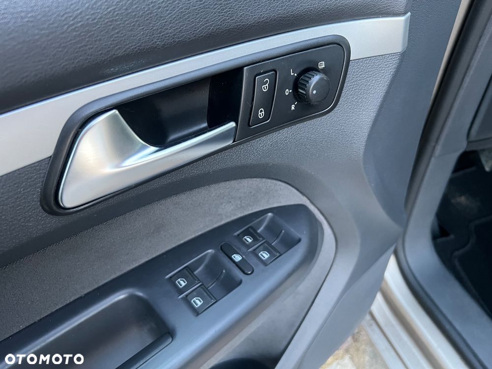 Volkswagen Touran 1.6 TDI DPF BlueMotion Technology Comfortline - 29