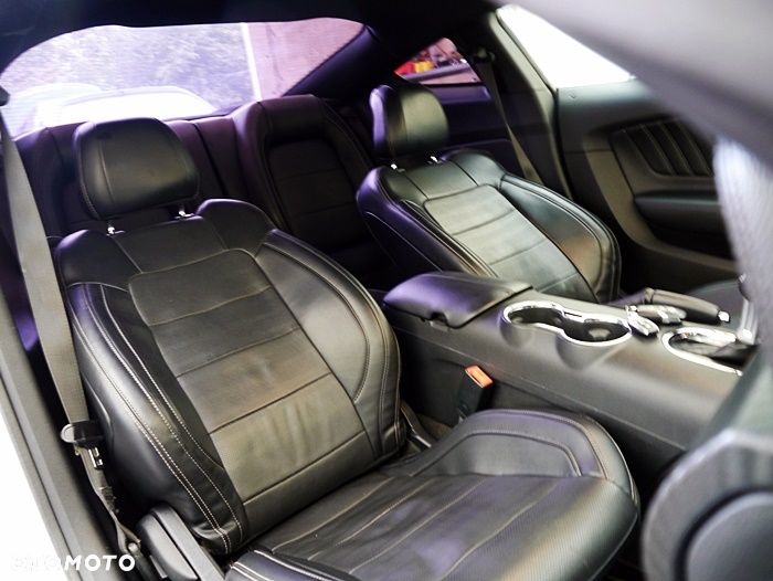 Ford Mustang 3.7 V6 Premium - 39