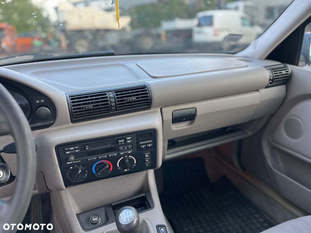 BMW Seria 3 316i - 11