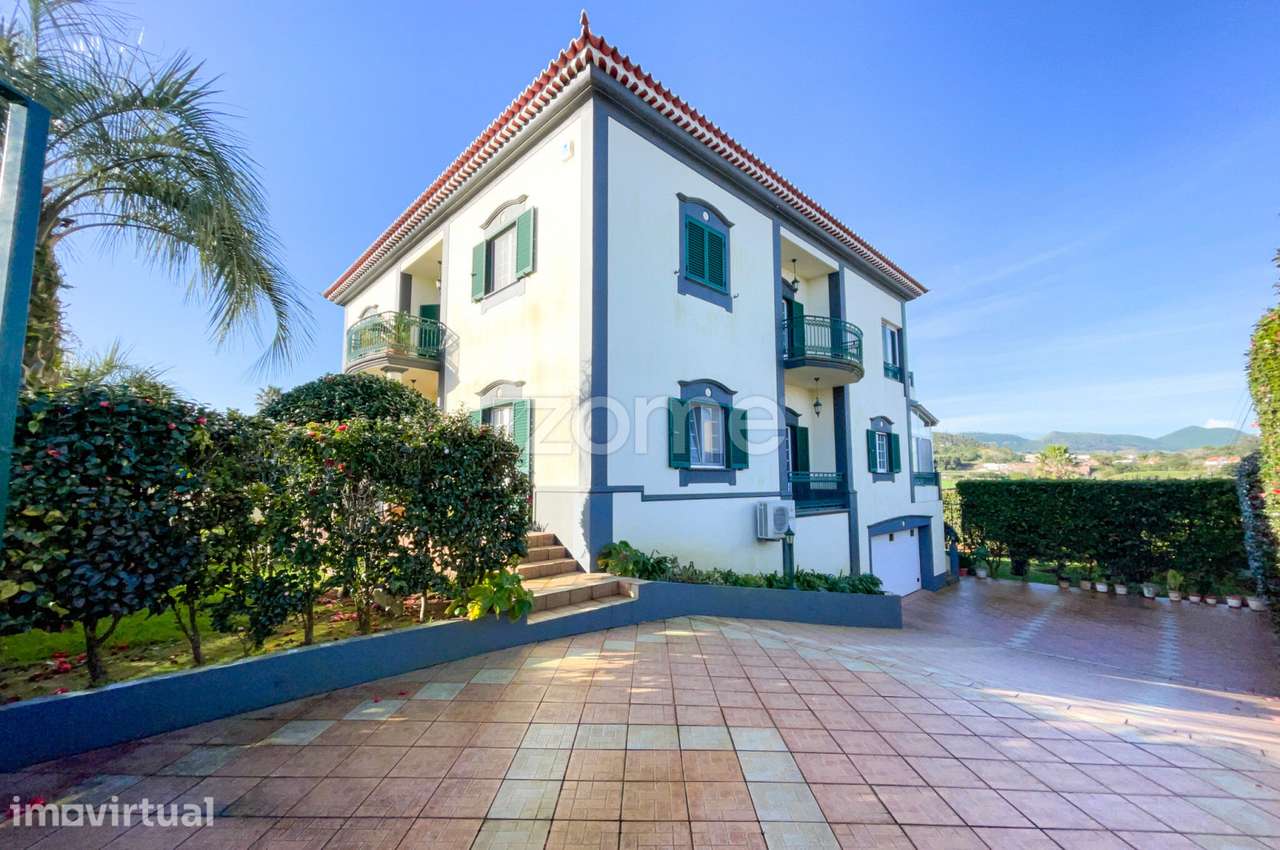 Moradia T4 com Elevador e Jardim – Pico da Pedra - Grande imagem: 3/40