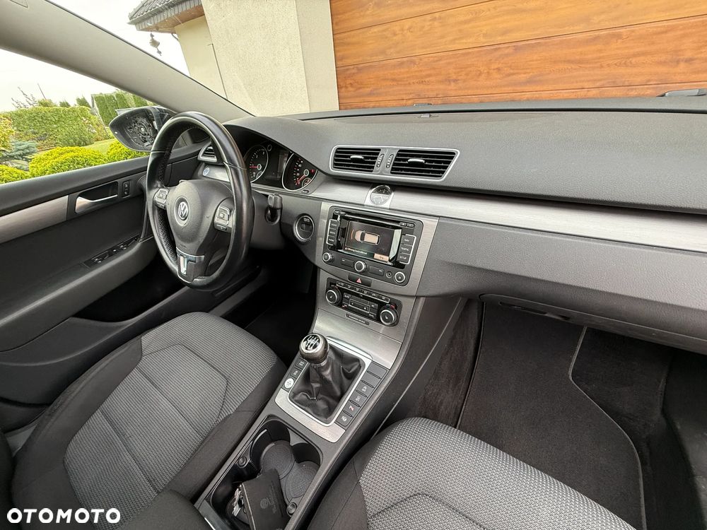 Volkswagen Passat - 8