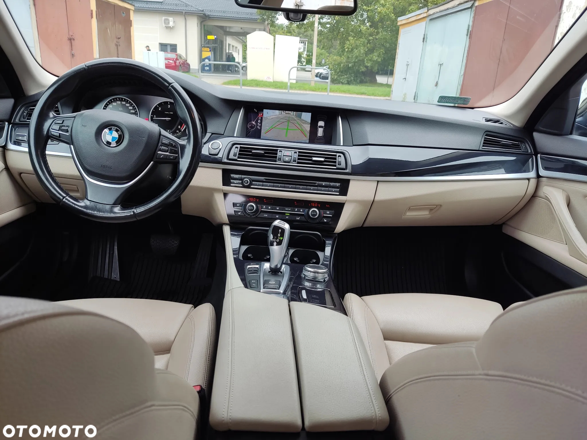 BMW Seria 5 520d xDrive - 7
