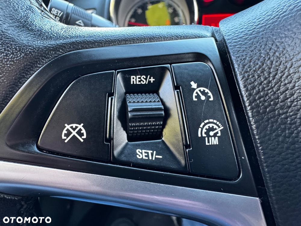 Opel Astra 1.4 Turbo Cosmo - 24