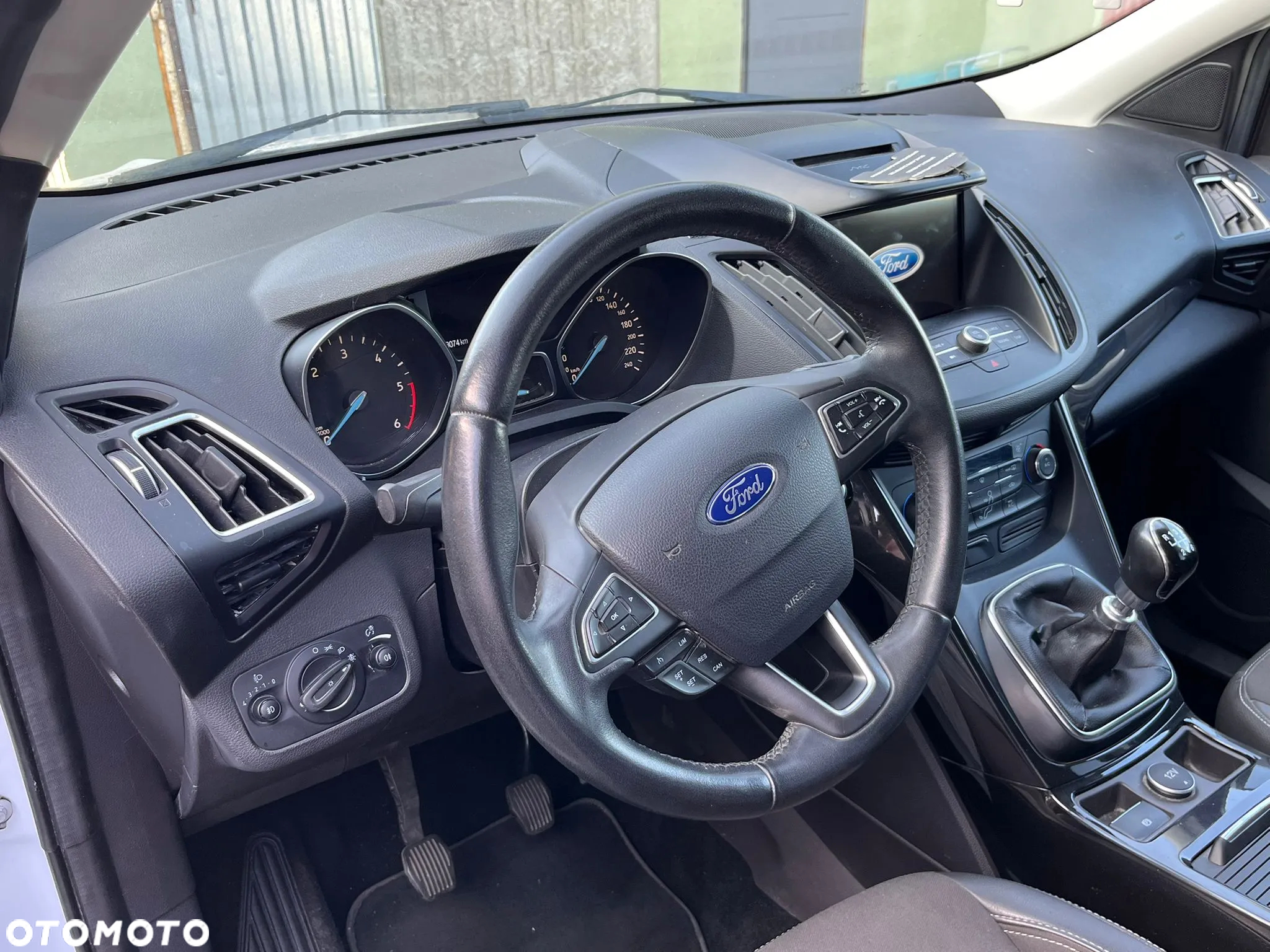 Ford Kuga 2.0 TDCi 2x4 Titanium - 8