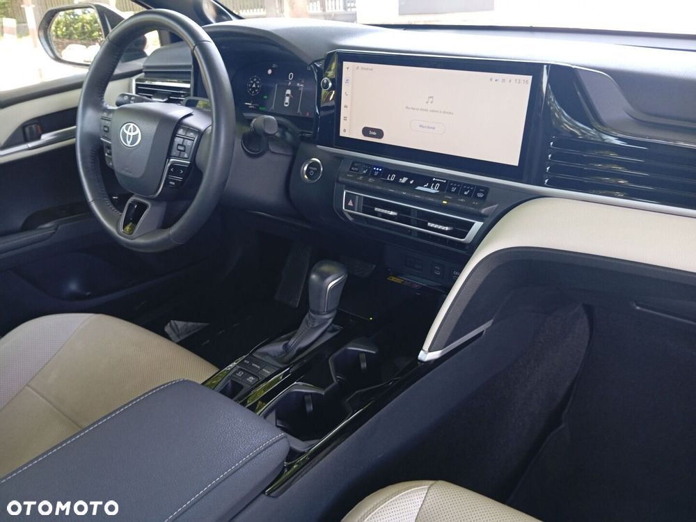 Toyota Camry - 17