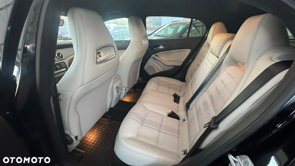 Mercedes-Benz GLA - 23