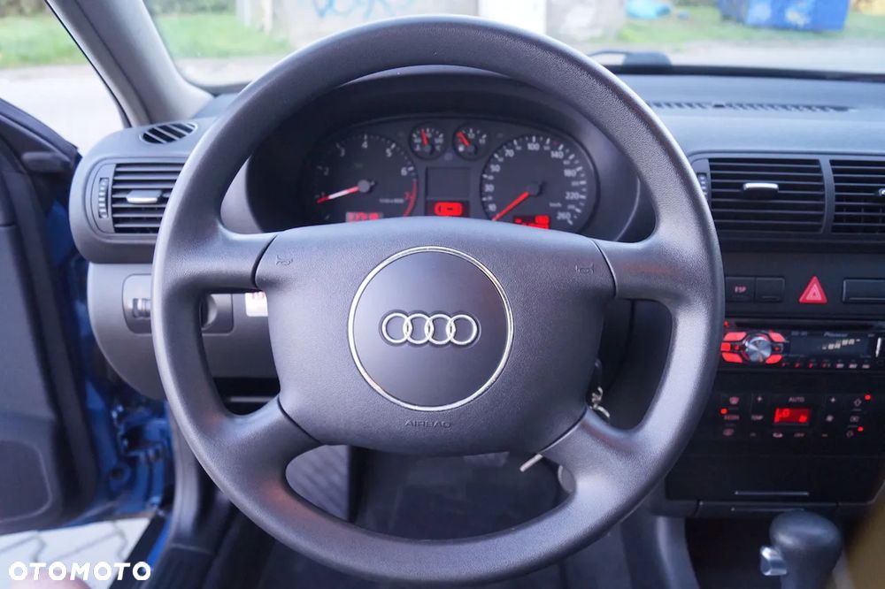 Audi A3 3-drzwiowe 1.6 Ambition - 29