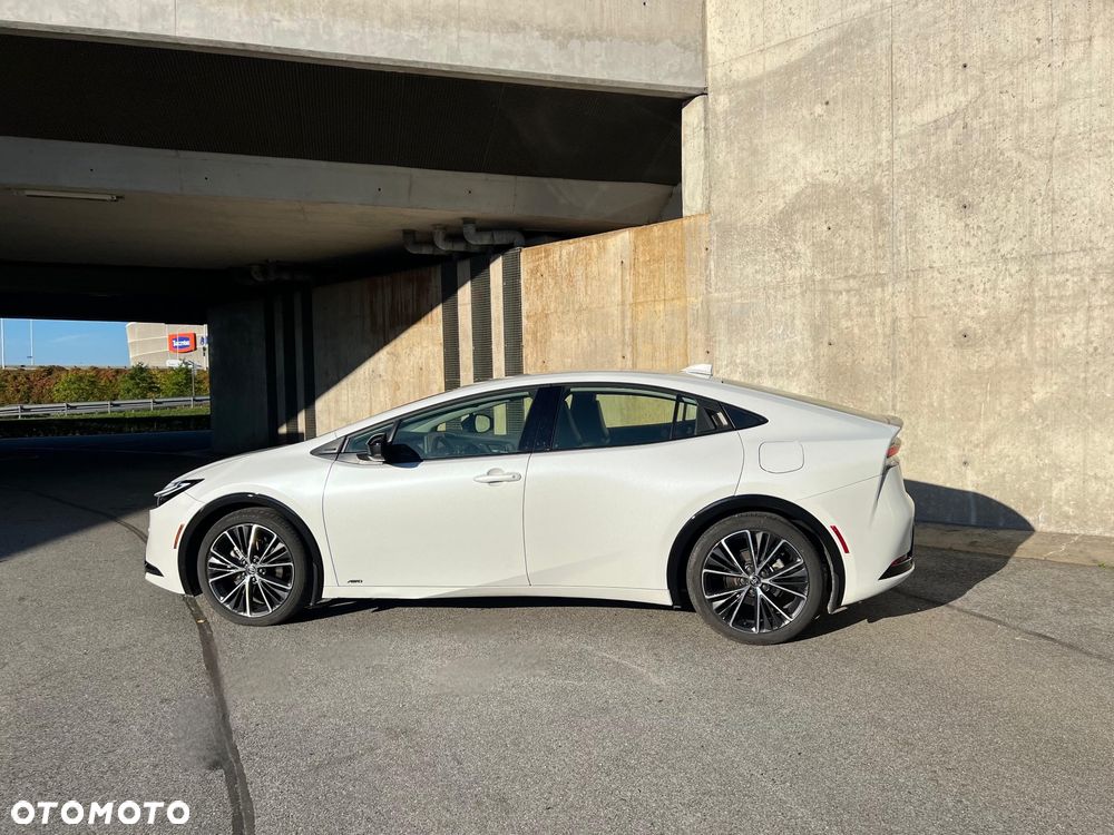 Toyota Prius - 4