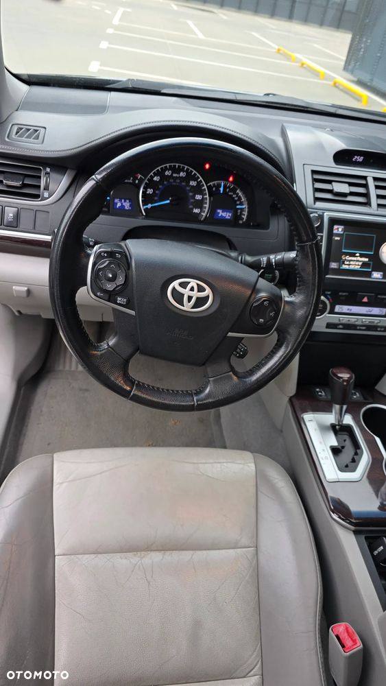Toyota Camry - 12