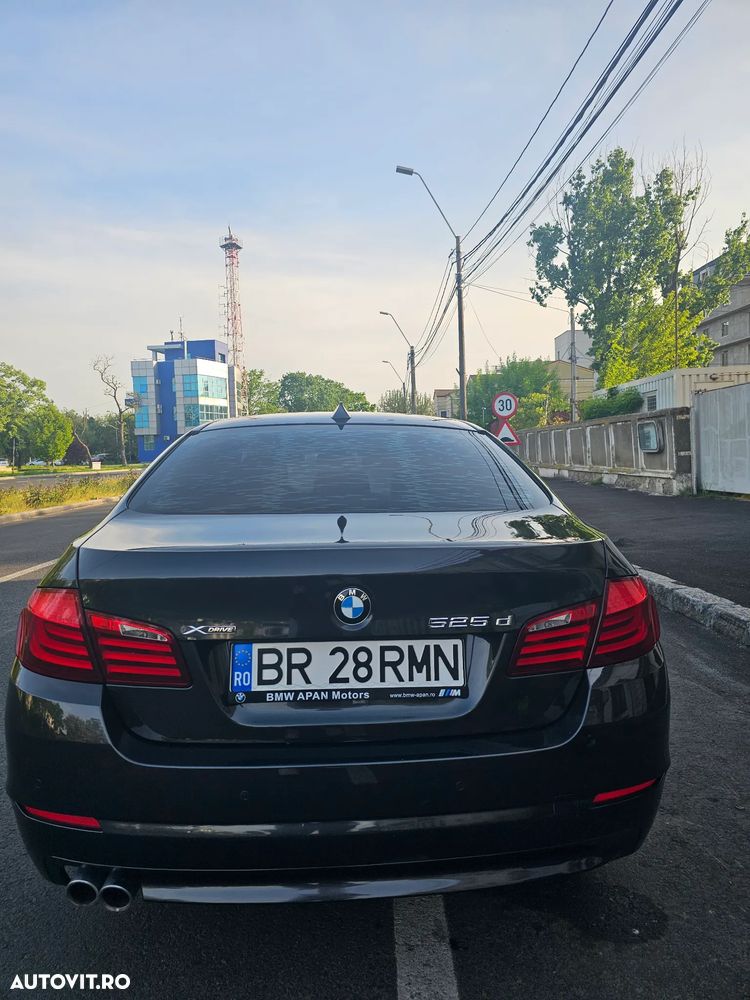 BMW Seria 5 525d xDrive - 13